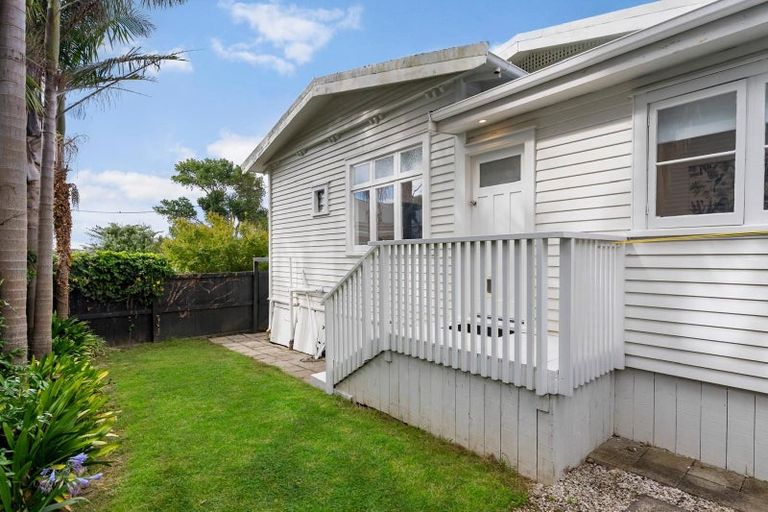 Photo of property in 12 Birkley Road, Bayswater, Auckland, 0622
