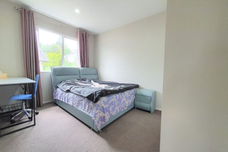 Photo of property in 27 Mulroy Place, Pinehill, Auckland, 0632