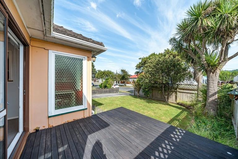 Photo of property in 18 Atiawa Crescent, Waiwhetu, Lower Hutt, 5010