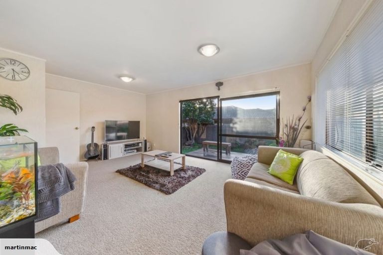 Photo of property in 1/79 Aberfeldy Avenue, Highland Park, Auckland, 2010