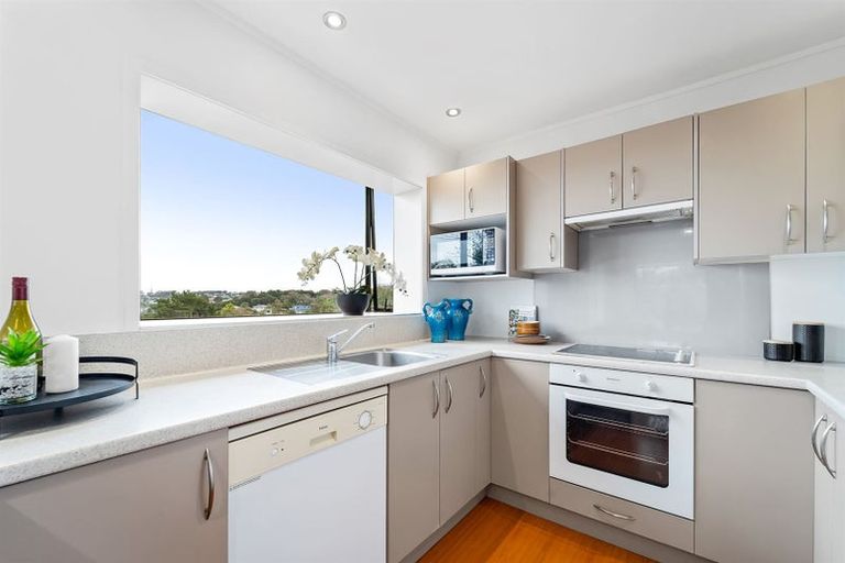 Photo of property in 2/75a Coronation Road, Hillcrest, Auckland, 0627