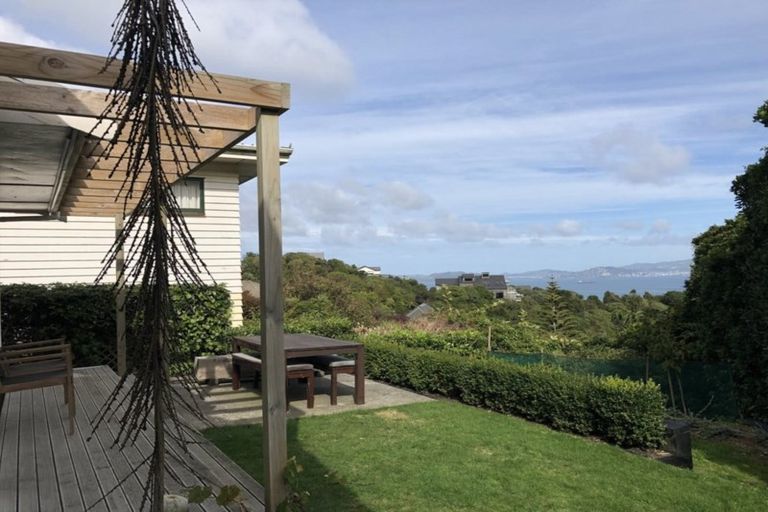 Photo of property in 47 Maungaraki Road, Korokoro, Lower Hutt, 5012