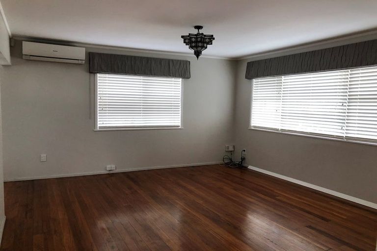 Photo of property in 30 Convair Crescent, Mangere, Auckland, 2022