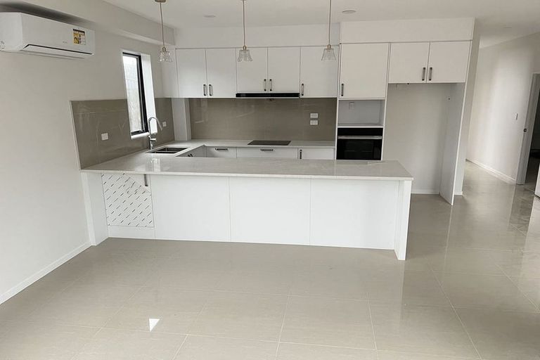 Photo of property in 28e Tiraumea Drive, Pakuranga, Auckland, 2010