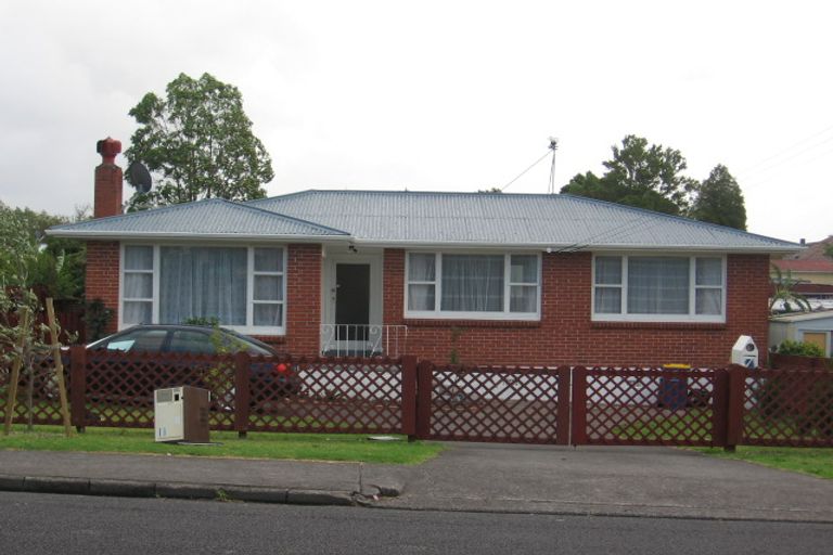 Photo of property in 2/7 Barbary Avenue, Kelston, Auckland, 0602