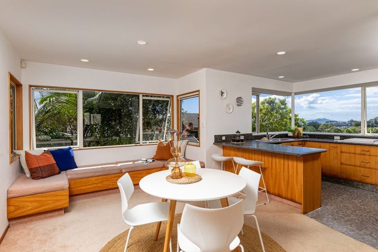 Photo of property in 1/30 Ronald Macken Place, Windsor Park, Auckland, 0632