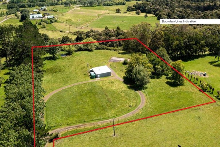 Photo of property in 337 Ararimu Valley Road, Helensville, Waimauku, 0882