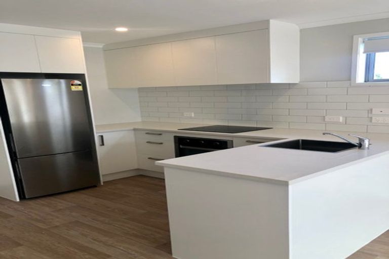 Photo of property in 1c Pavola Grove, Glenfield, Auckland, 0629