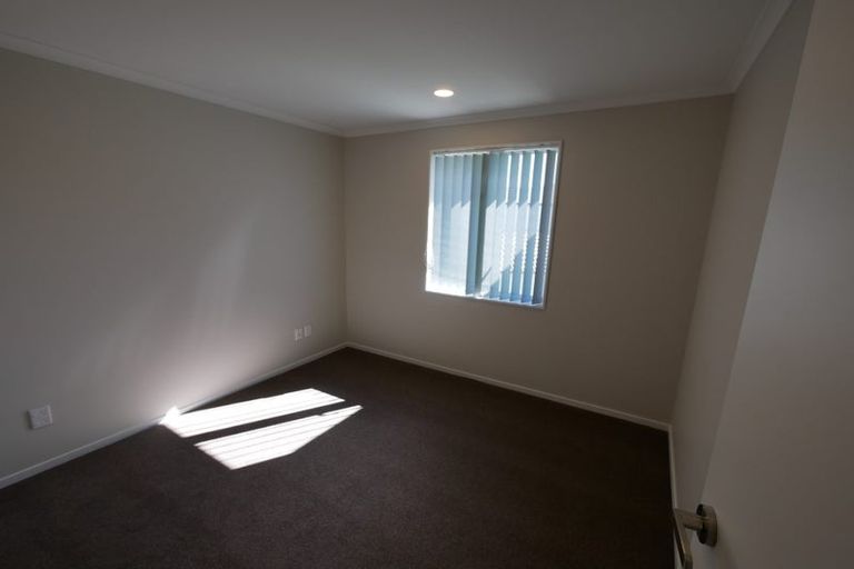 Photo of property in 12 Warbler Crescent, Papakura, 2110