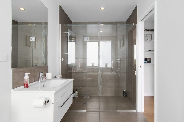 Photo of property in 33 Oceana Drive, Welcome Bay, Tauranga, 3175