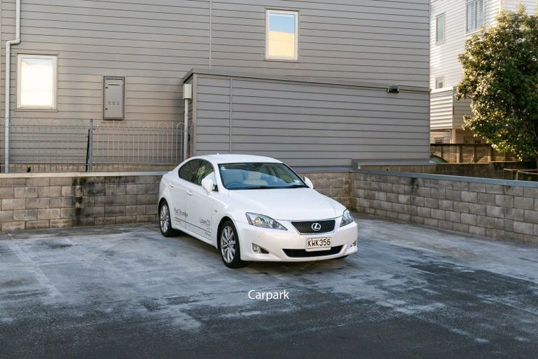 Photo of property in 2e/5 Kent Terrace, Mount Victoria, Wellington, 6011