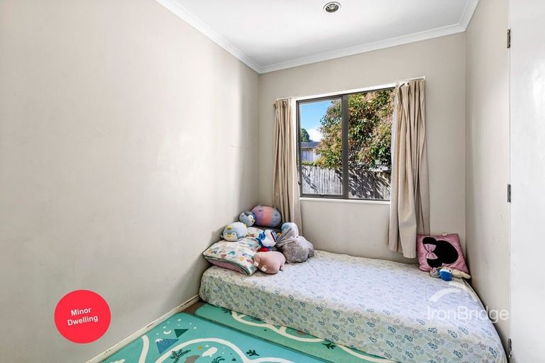 Photo of property in 71 Kemp Road, Massey, Auckland, 0614