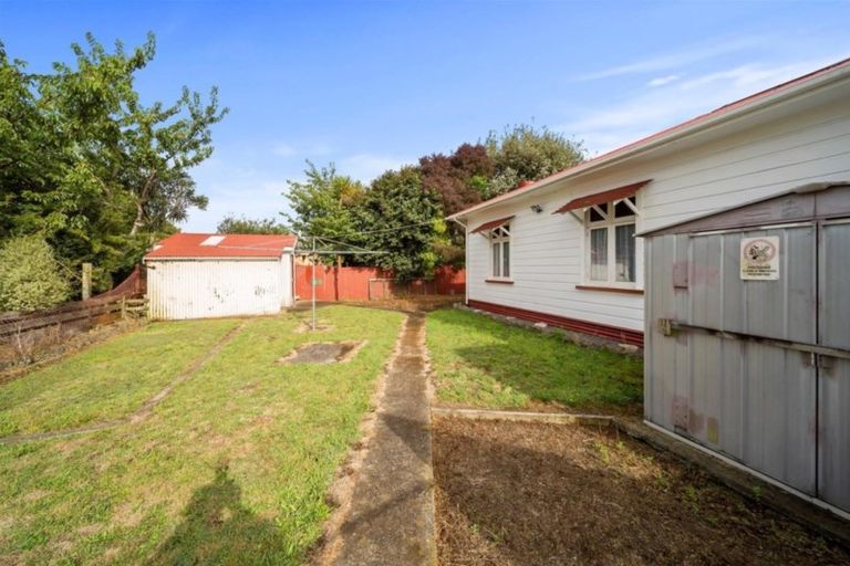 Photo of property in 27 Gloag Street, Waverley, 4510