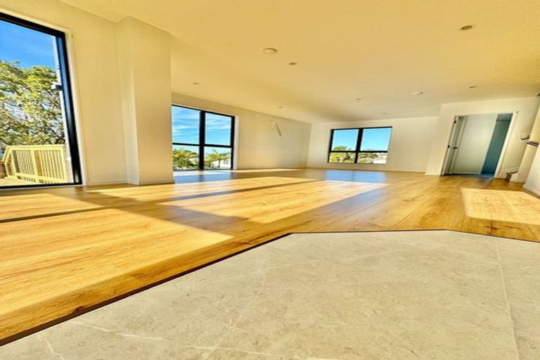 Photo of property in 8a Datura Place, Sunnynook, Auckland, 0620