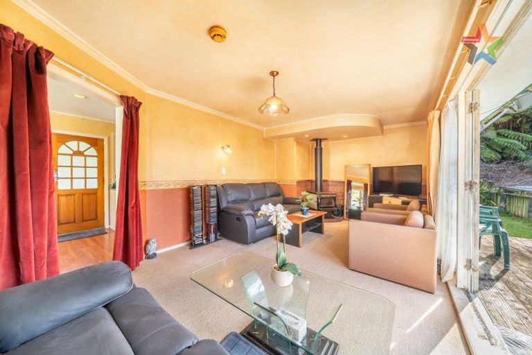 Photo of property in 21 Thomson Grove, Stokes Valley, Lower Hutt, 5019