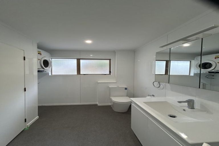 Photo of property in 2/13 Upper Bourke Street, Kilbirnie, Wellington, 6022