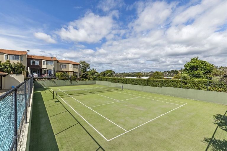 Photo of property in 8/8 Tobago Place, Sunnynook, Auckland, 0620