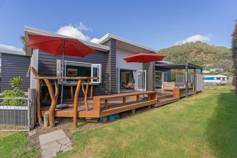 Photo of property in 56 Hahei Beach Road, Hahei, Whitianga, 3591