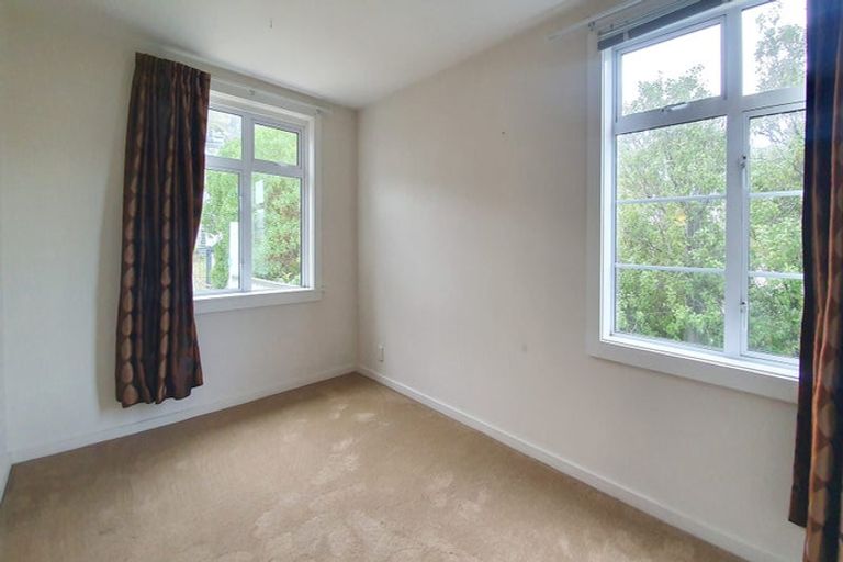 Photo of property in 2 Hawkhurst Road, Lyttelton, 8082