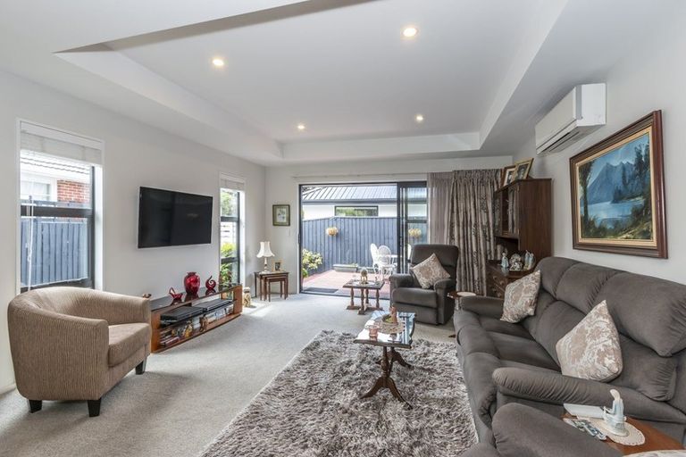 Photo of property in 2/5 Hadlow Place, Burnside, Christchurch, 8041