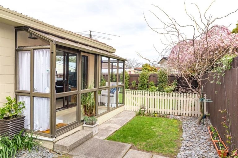 Photo of property in 2/317 Sawyers Arms Road, Bishopdale, Christchurch, 8053