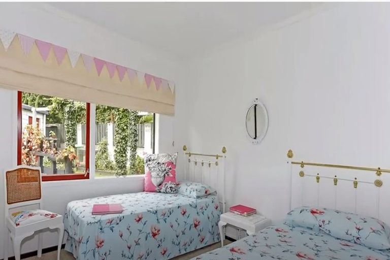 Photo of property in 10 Pamir Place, Welcome Bay, Tauranga, 3112