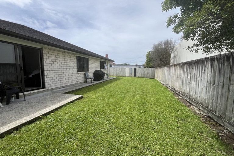Photo of property in 18a Te Atatu Road, Te Atatu South, Auckland, 0610
