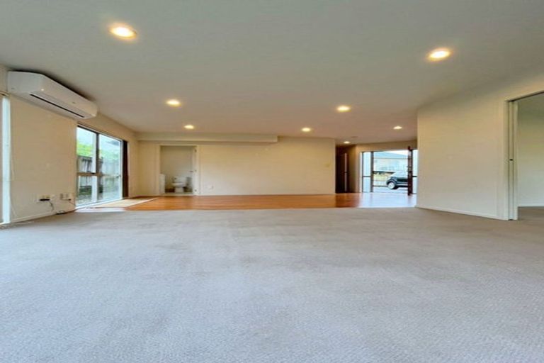 Photo of property in 15 Merlot Way, Te Atatu South, Auckland, 0610