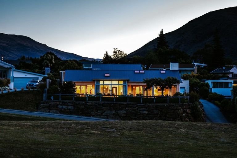 Photo of property in 19 Faulks Terrace, Wanaka, 9305