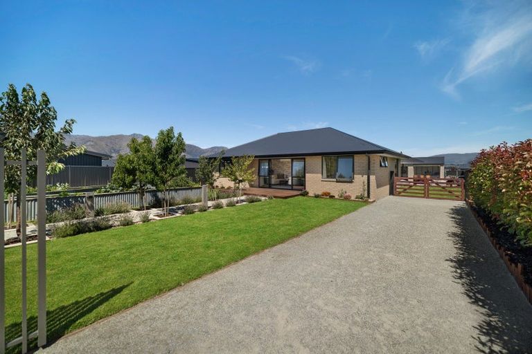 Photo of property in 14 Teal Place, Lake Hawea, Wanaka, 9382