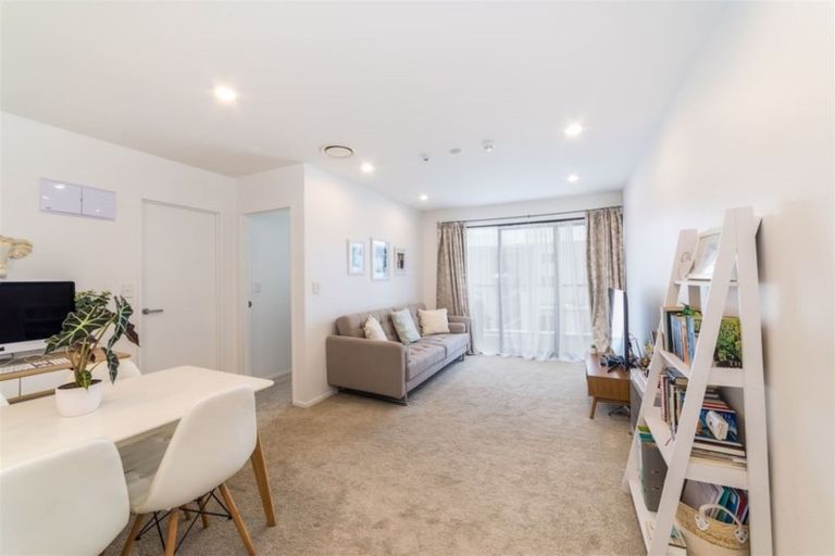 Photo of property in Apollo Apartments, 201/46 Rosedale Road, Rosedale, Auckland, 0632