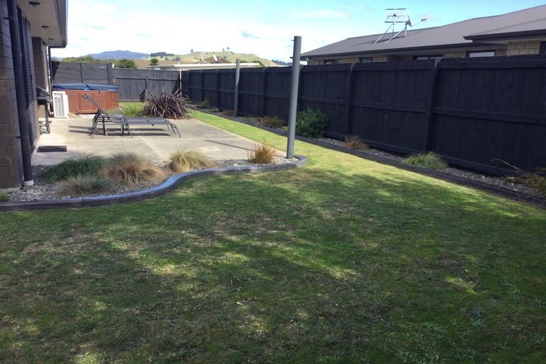Photo of property in 10 Butterworth Crescent, Papamoa Beach, Papamoa, 3118