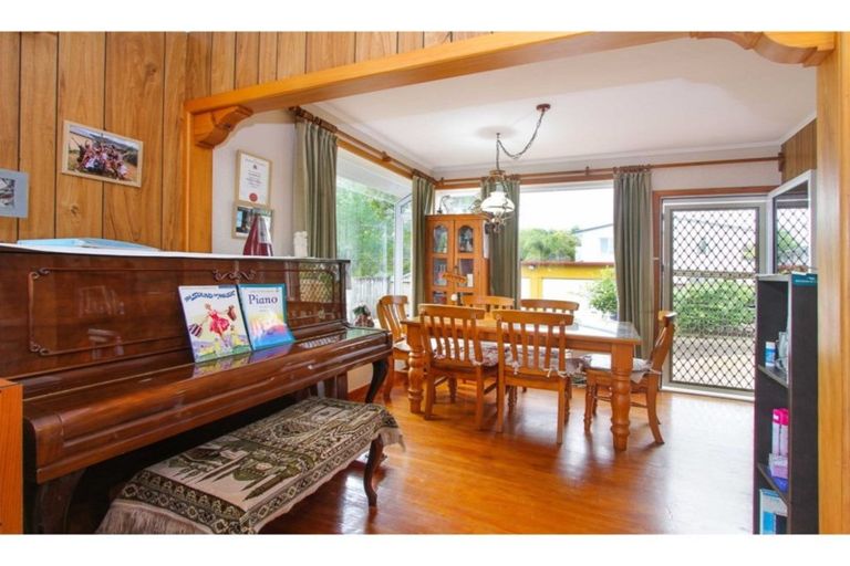 Photo of property in 27 Sylvia Road, Hillcrest, Auckland, 0627