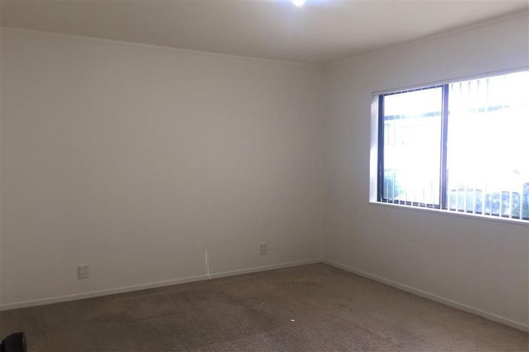 Photo of property in 2 West Lynn Road, Titirangi, Auckland, 0604