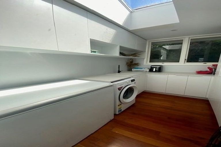 Photo of property in 63 Mana View Road, Paremata, Porirua, 5026