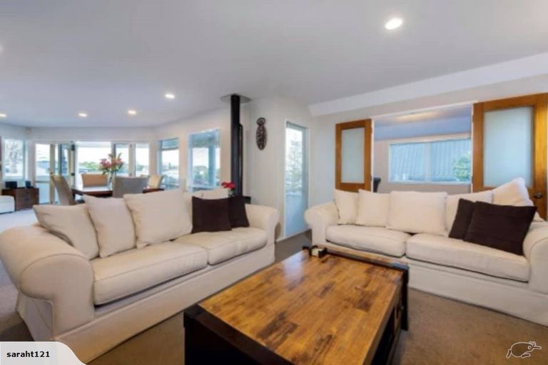 Photo of property in 4 Ellangowan Road, Waiake, Auckland, 0630