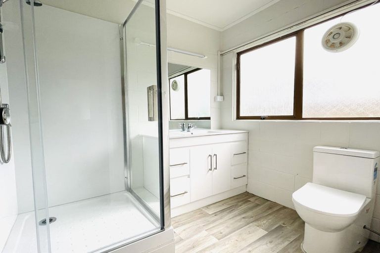 Photo of property in 24 The Esplanade, Eastern Beach, Auckland, 2012