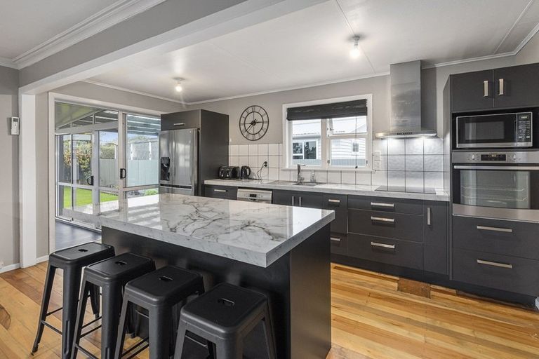 Photo of property in 41 Karaka Crescent, Levin, 5510