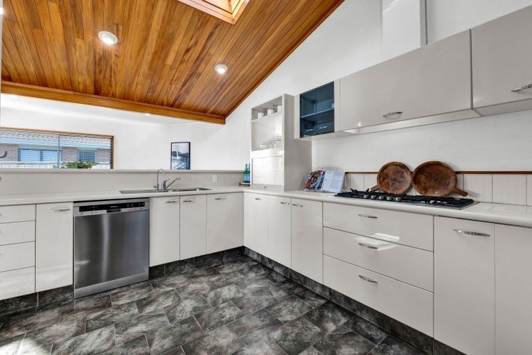 Photo of property in 8 Argyle Place, Highlands Park, New Plymouth, 4312