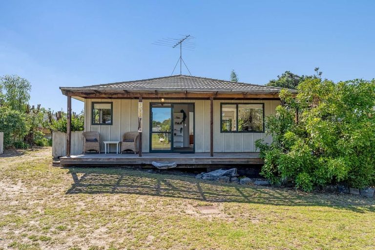 Photo of property in 106 Kowhai Avenue, Matarangi, Whitianga, 3592