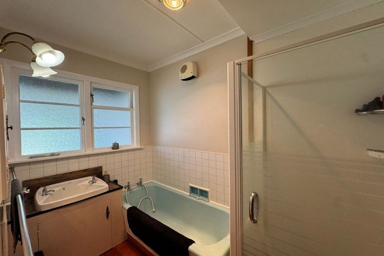 Photo of property in 9 Durham Crescent, Palmerston North, 4414