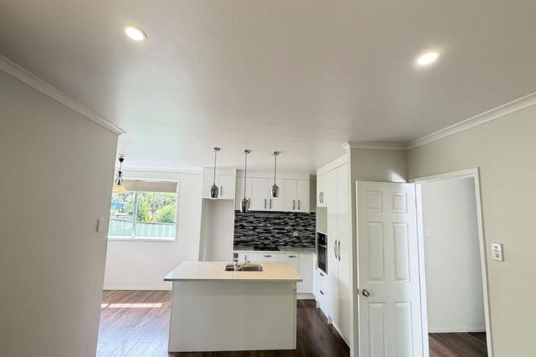 Photo of property in 26 Sunline Avenue, Massey, Auckland, 0614