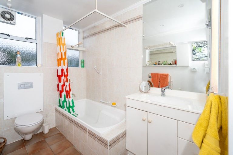 Photo of property in Harbour View Apartments, 147 Ohiro Road, Brooklyn, Wellington, 6021