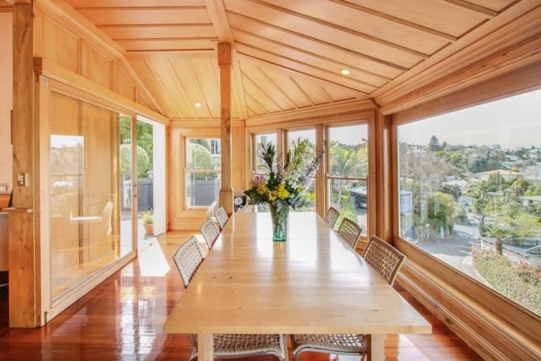 Photo of property in 18 Sealy Road, Bluff Hill, Napier, 4110