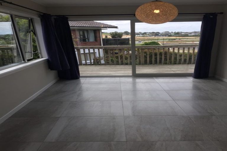 Photo of property in 26 Tawhana Crescent, Red Beach, 0932