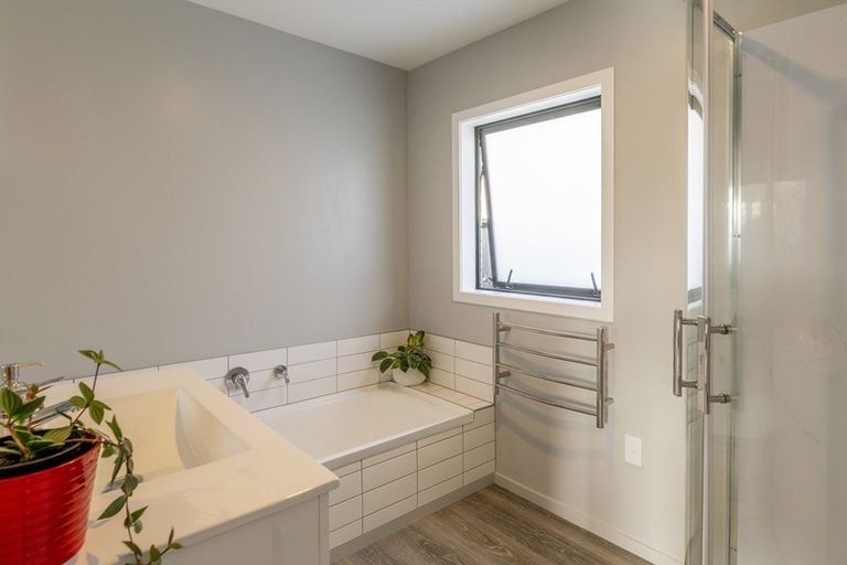 Photo of property in 25 Mahia Lane, Waikanae, 5036