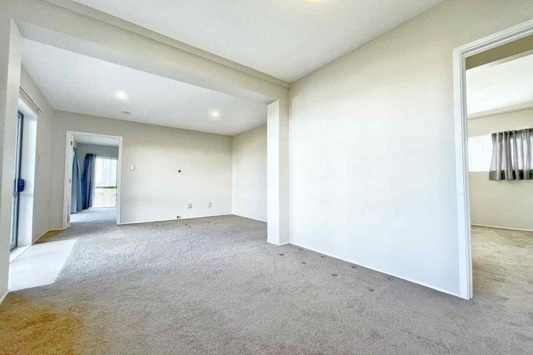 Photo of property in 1/17 Hyde Road, Rothesay Bay, Auckland, 0630