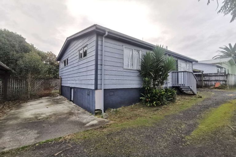 Photo of property in 2/18 Craigbank Avenue, New Lynn, Auckland, 0600