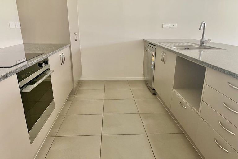 Photo of property in 18 Akeake Lane, Manurewa, Auckland, 2102