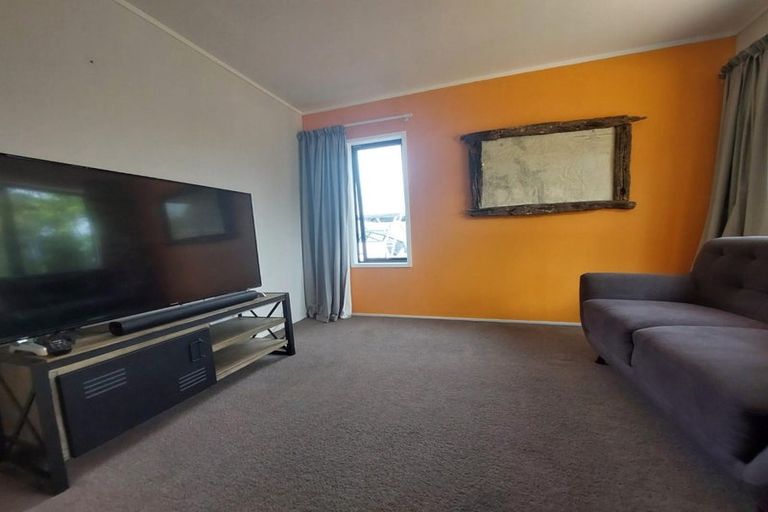 Photo of property in 2/2 Ceramco Place, Torbay, Auckland, 0630